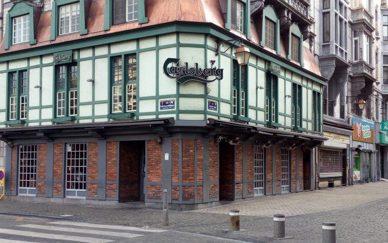 Le coup de gueule de la Danish Tavern au sujet du podium installé place Cathédrale