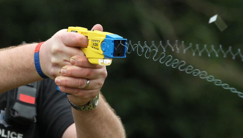 La Ville va passer la commande des 6 tazers controversés pour la police