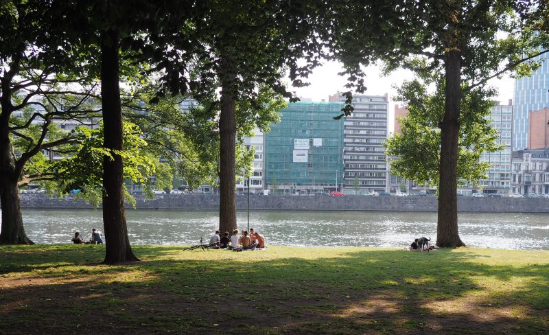 Un registre de condoléances à Jacques Chirac disponible parc de la Boverie