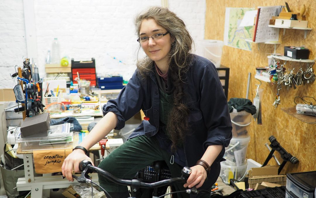 Problème de serrure ou de clé? Fanny vient vous dépanner… à vélo