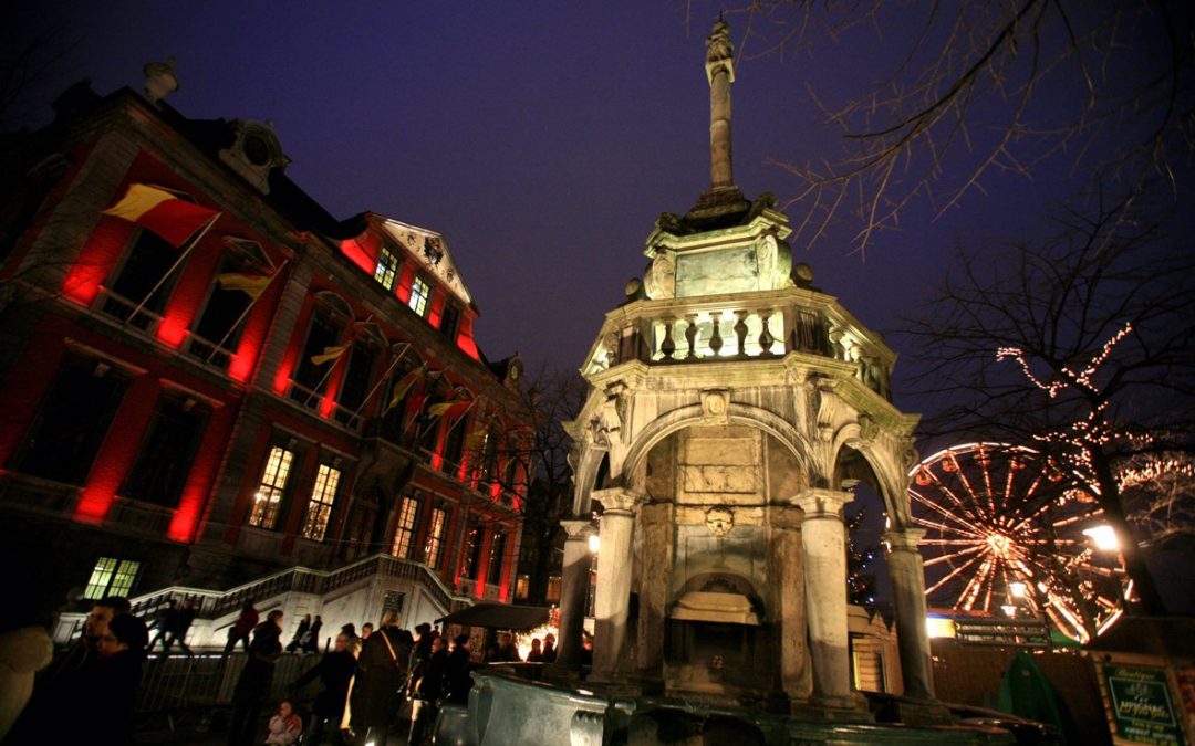 Le sapin du village de Noël place du Marché raccourci de quelques mètres car il menaçait de s’effondrer