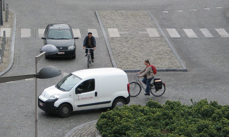 Masse critique : carte blanche sur l’intervention policière musclée de ce 27 avril et la place du vélo