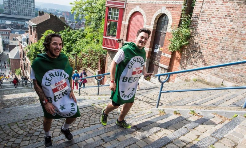 Ce marathon liégeois pendant lequel on boit de la bière et on mange des gaufres