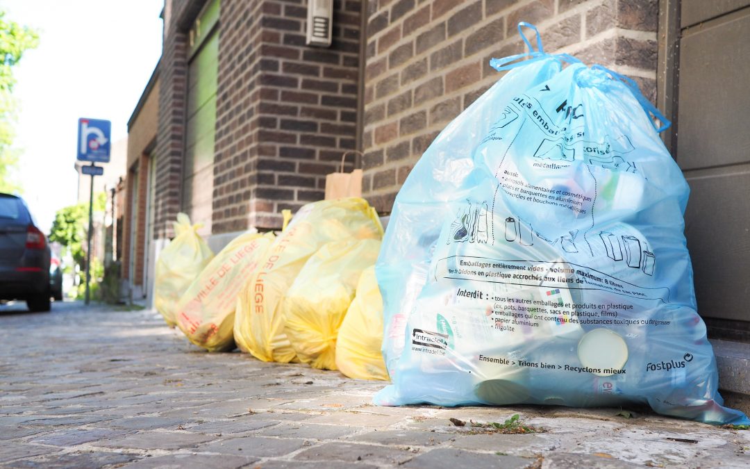 Un rouleau de sacs bleus PMC supplémentaire pour chaque ménage liégeois