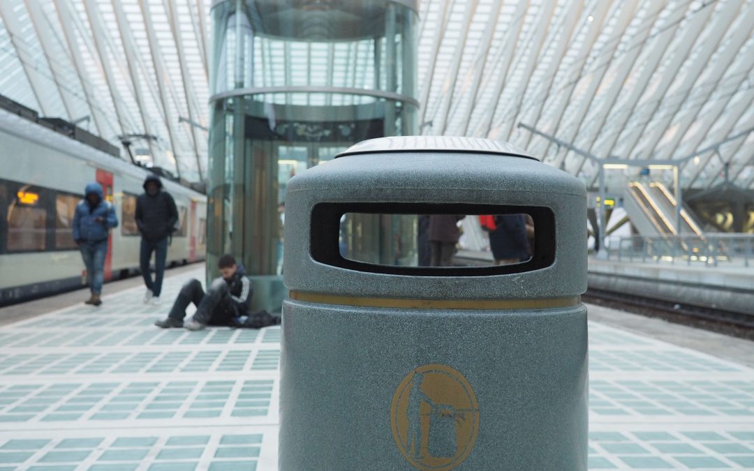 A la gare des Guillemins, la SNCB se fout toujours du tri des déchets