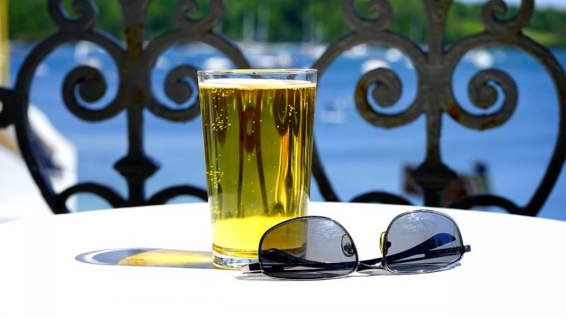 Une petite Fessée en terrasse?