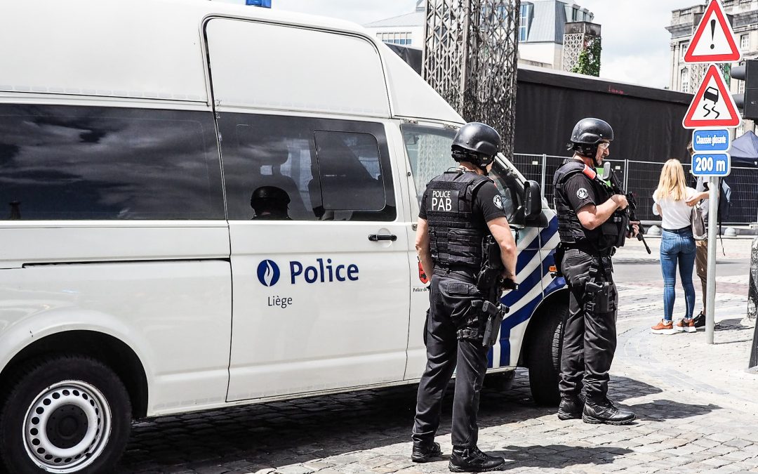 La police commande 520 masques à gaz, des gilets pare-balles et des semi-automatiques