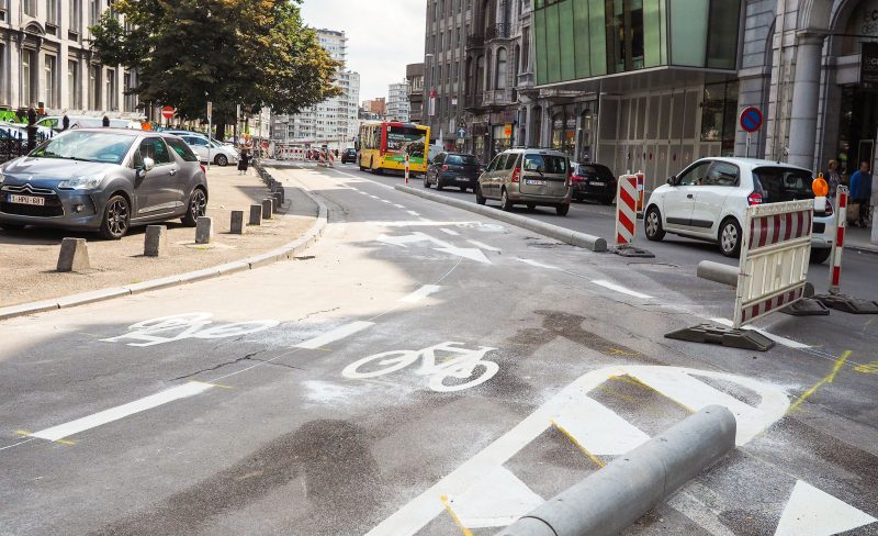 Le nouveau “corridor vélo” de la place du 20-Août fait craindre de gros embouteillage dès lundi
