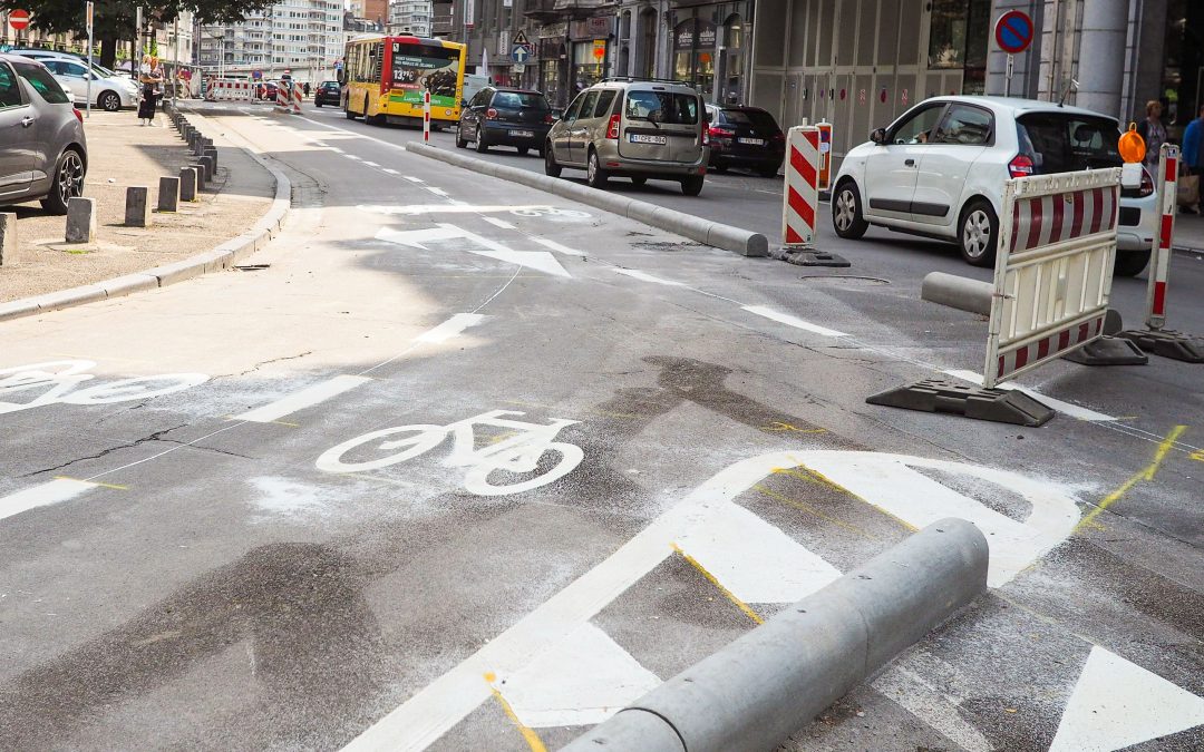 Retour à deux bandes place du XX-Août : la Ville fait marche arrière sur la piste cyclable