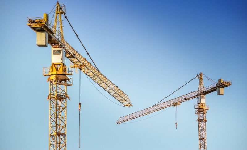 Vottem: des ouvriers du chantier de la police fédérale grimpent sur la grue pour être payés