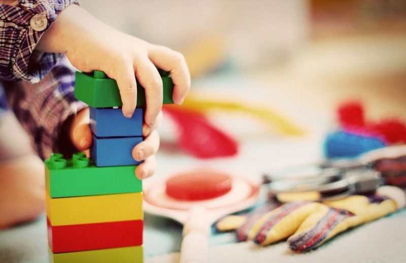 Des jouets pour les enfants de détenus qui viennent en visite à Lantin