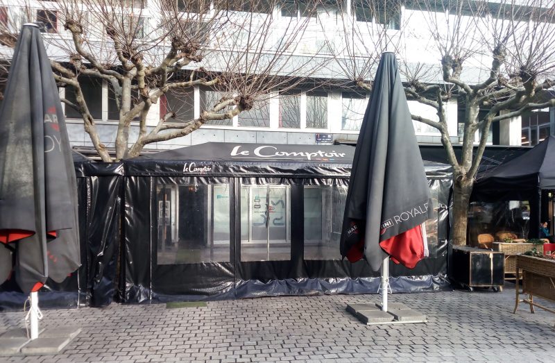 Le Comptoir place des Carmes en faillite: le patron, qui disait craindre 3 mois sans terrasse, est en prison