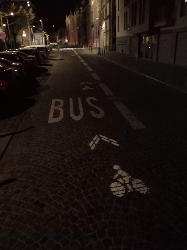 Trois militant(e)s cyclistes interpellés par la police après avoir tagué la rue Hors-Château