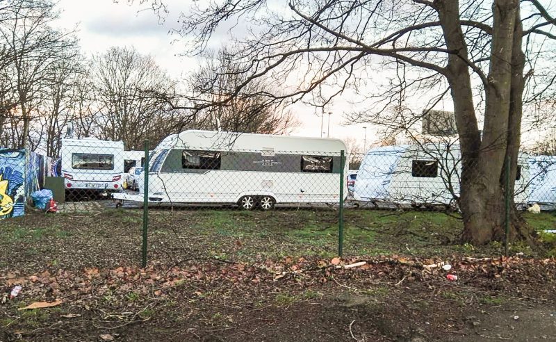 Une vingtaine de caravanes à côté du skatepark de Cointe