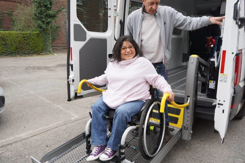 Nouveau minibus pour l’asbl Télé-service Liège