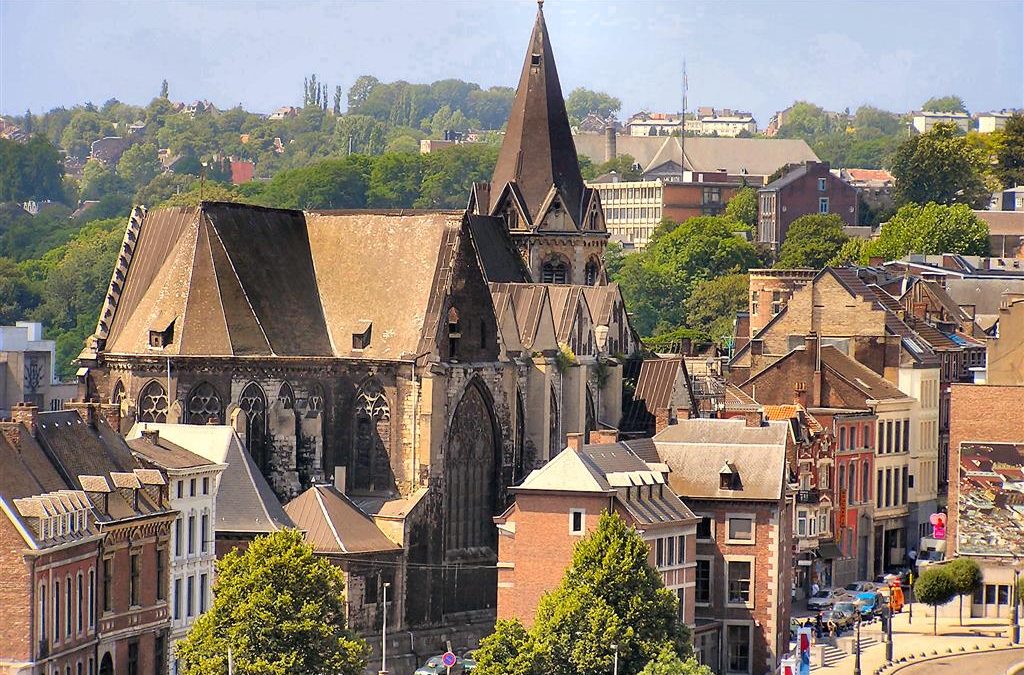 La suite des travaux de la Collégiale Sainte-Croix durera deux ans