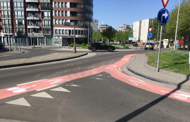 Actions des cyclistes militants sur la voirie aux Chiroux