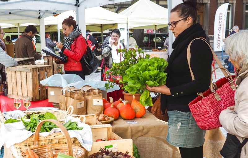 Le marché des producteurs locaux de la place Xavier-Neujean recommence aujourd’hui