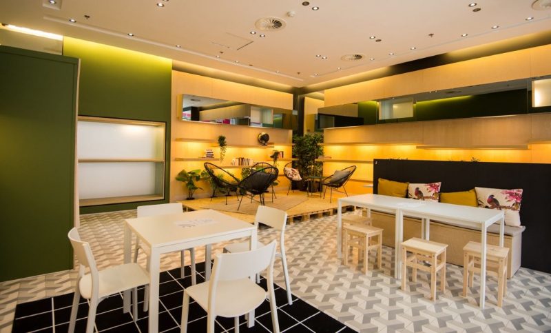 Un espace de coworking gratuit aménagé à la Médiacité