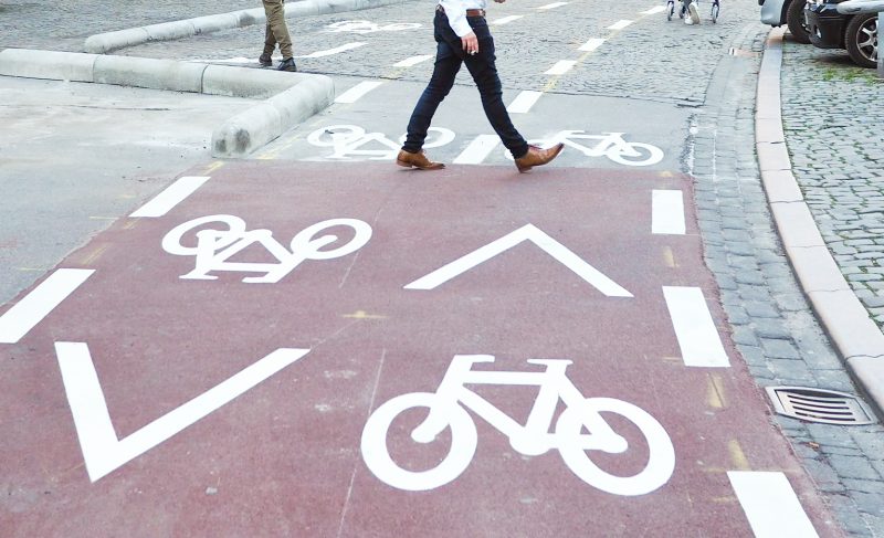Les 3 cyclistes qui avaient peint eux-mêmes une piste cyclable rue Hors-Château iront au tribunal