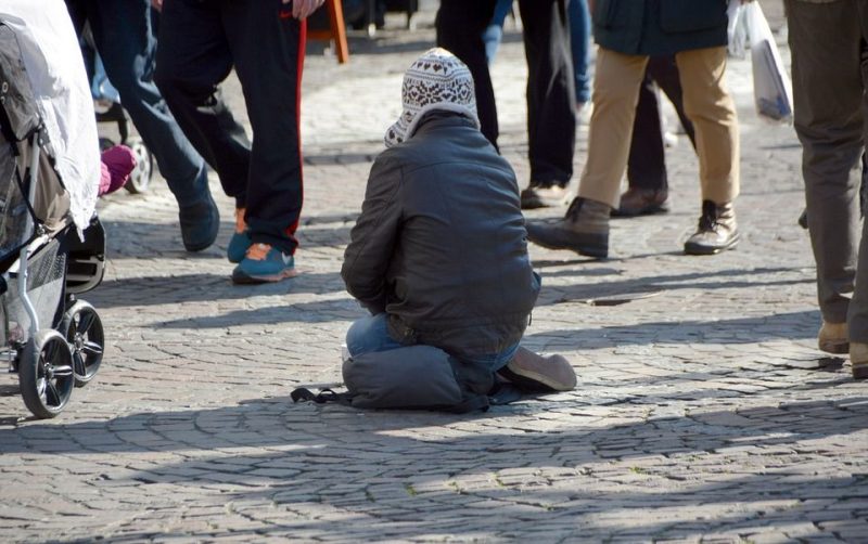 Sur base d’un jugement allant dans ce sens, 43 personnes demandent l’abrogation du règlement mendicité