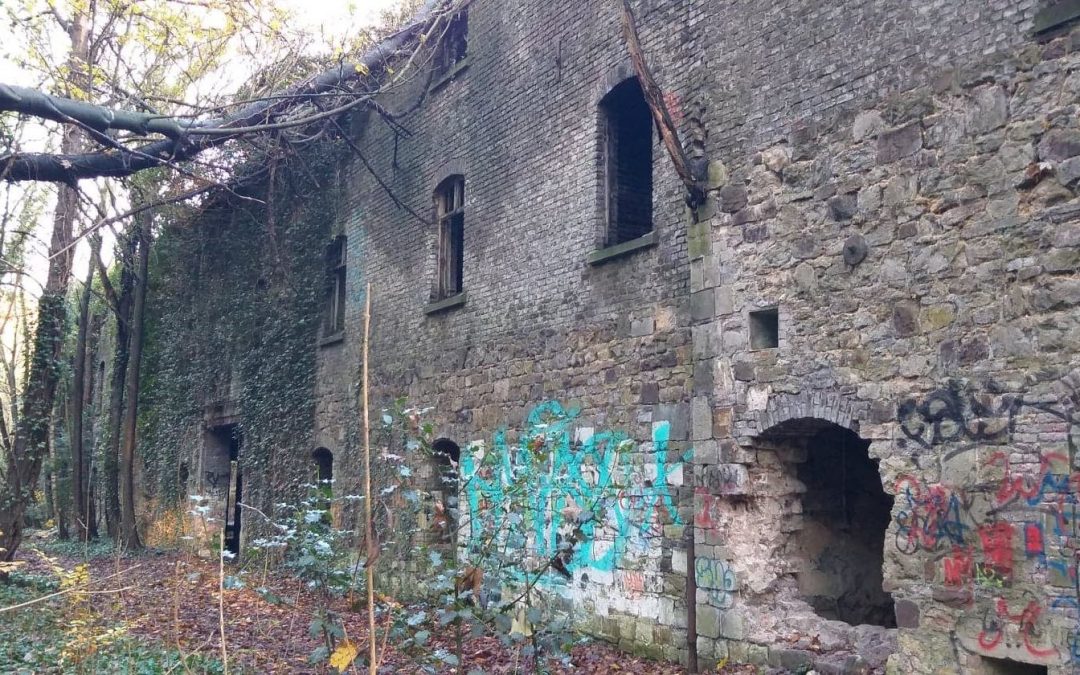 Démolition du vieux bâtiment en pierre à la Chartreuse: c’était devenu trop dangereux