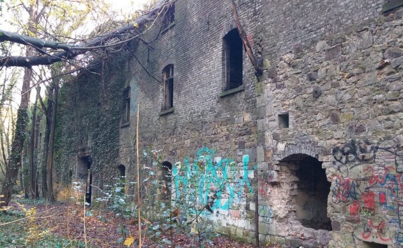 Démolition du vieux bâtiment en pierre à la Chartreuse: c’était devenu trop dangereux