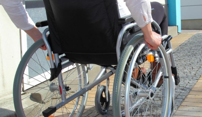 Des kits d’accessibilité aux personnes handicapées pour les commerces établissements touristiques remboursés à 50%