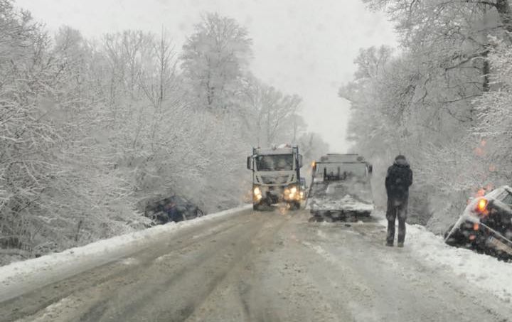Plusieurs accidents hier à cause de la neige: la prudence sera de mise aujourd’hui