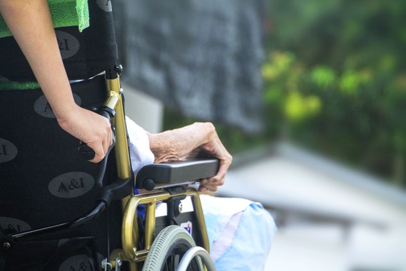 Personnes âgées ou handicapées isolées: voici le service à contacter en cas de déplacement indispensable
