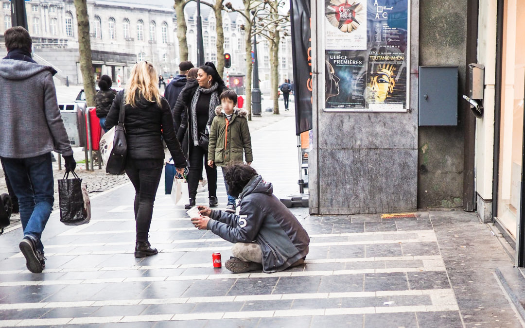 Difficultés accrues pour les SDF encore en rue et les personnes isolées ou précarisées: quelles aides mises en place?