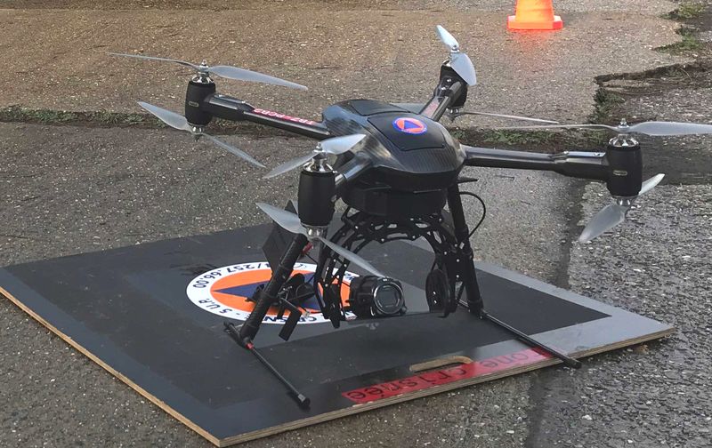 La police utilise un drone de la protection civile pour repérer ceux qui ne respectent pas les règles de confinement
