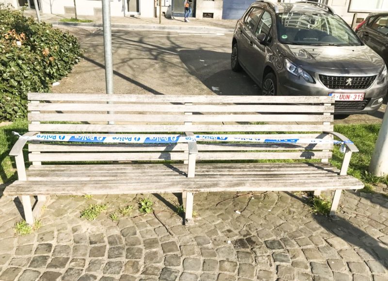 Des bancs publics inutilement condamnés hier quai Van Beneden