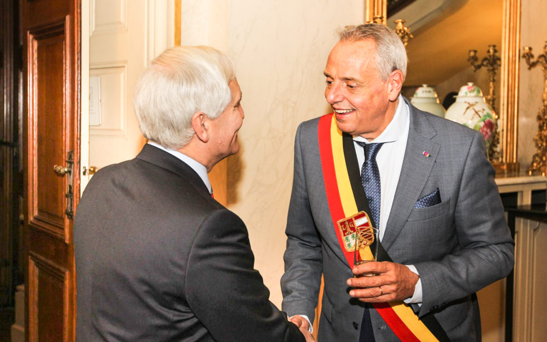 Un gouverneur trop souvent absent pour cause de maladie?