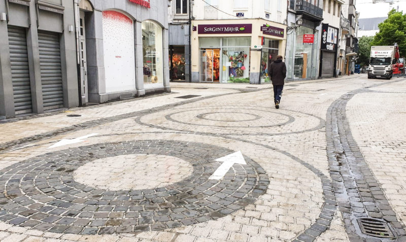 Marquage au sol et présence policière pour la réouverture des commerces aujourd’hui
