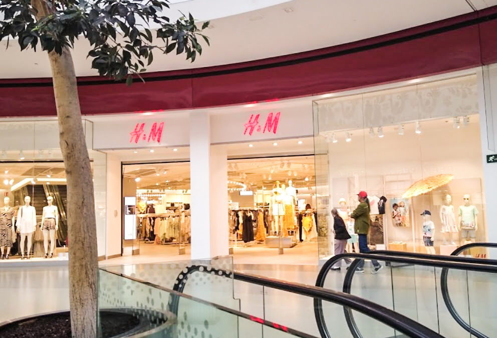 Pas facile de faire respecter les gestes barrière chez H&M comme dans d’autres magasins