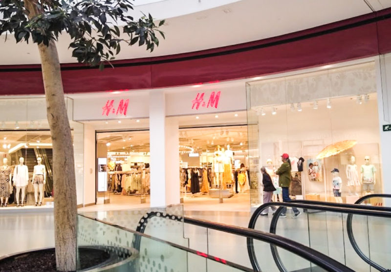 Pas facile de faire respecter les gestes barrière chez H&M comme dans d’autres magasins