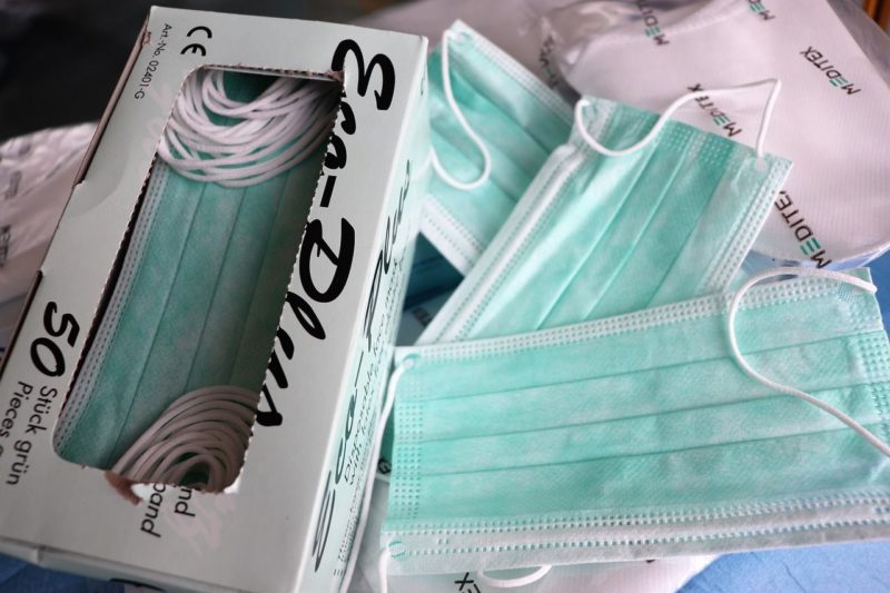 Les masques chirurgicaux disponibles au prix coûtant dans les commerces cette semaine