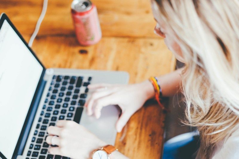Le CPAS octroie une aide de 120€ pour la facture internet d’étudiants confinés