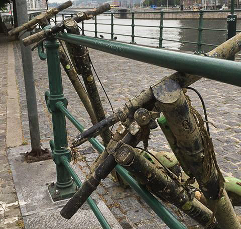 6 trottinettes électrique Lime repêchées dans la Meuse