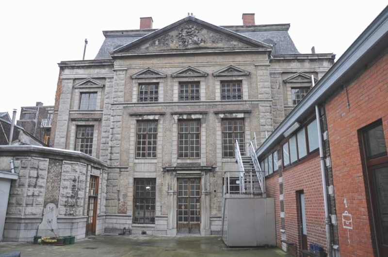 Un hôtel particulier du 18e siècle à vendre dans le Carré