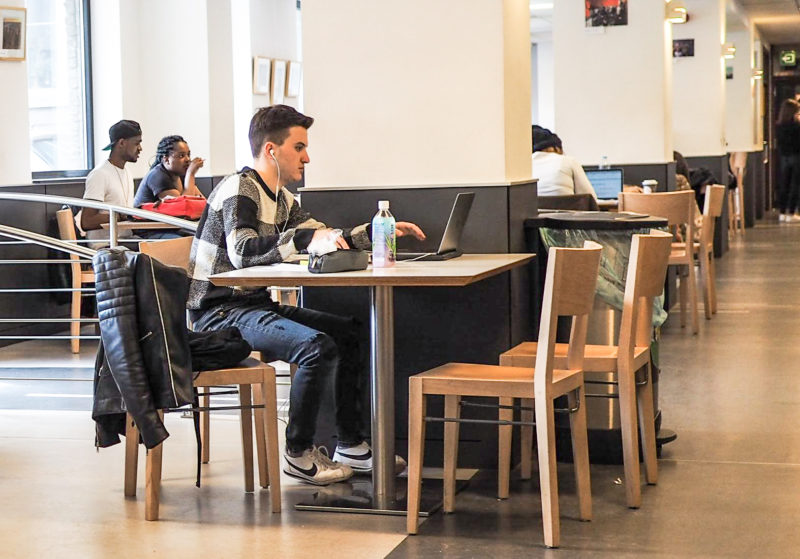 Carte blanche d’un étudiant de l’ULiège- Mesures anti-triche pour les examens et « bienveillance »: quels objectifs ?