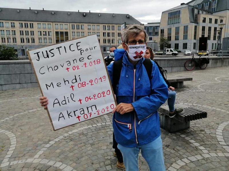 Manifestation contre le racisme place Saint-Lambert pour dénoncer le salut nazi à l’aéroport de Charleroi