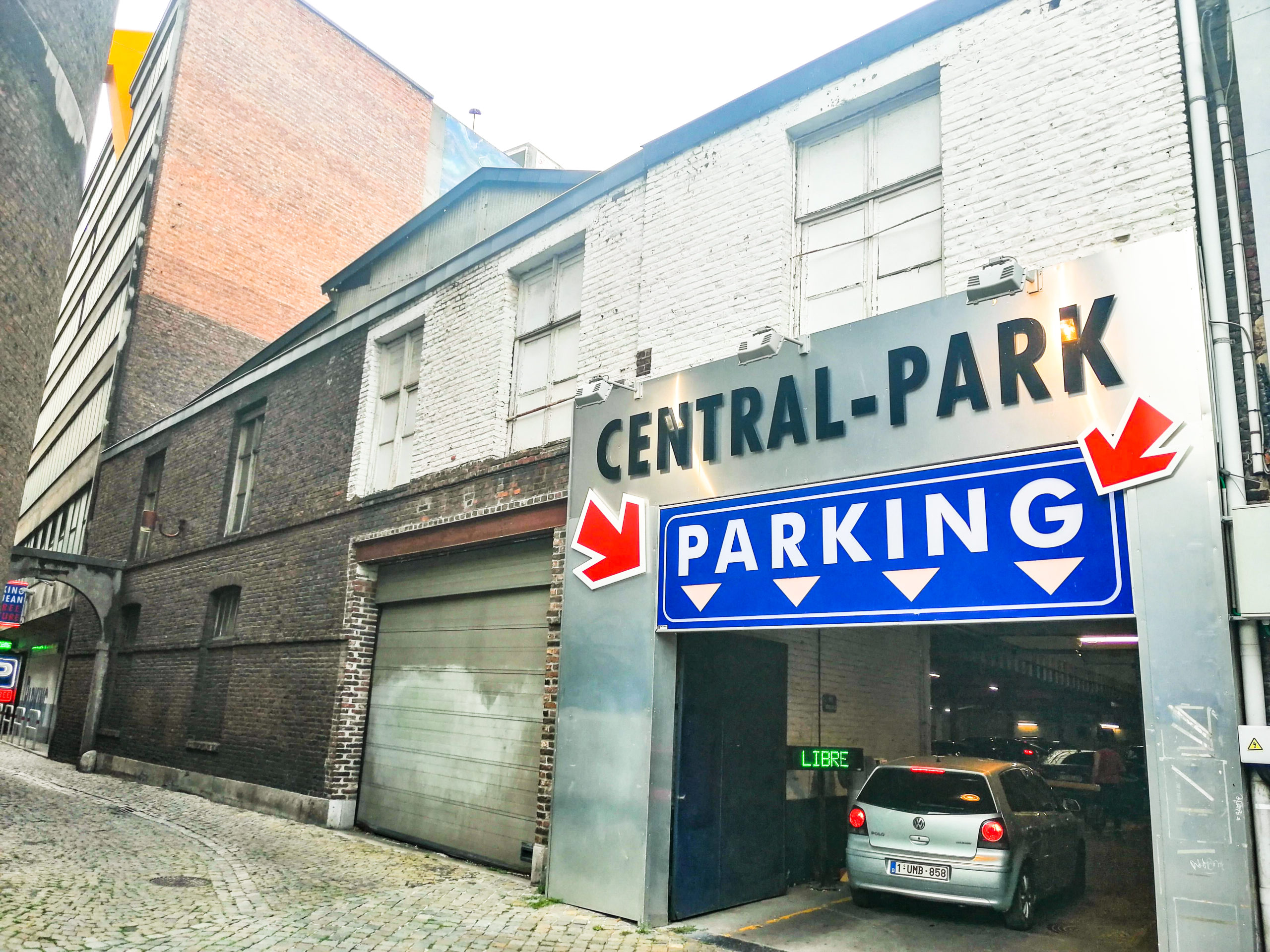 Démolition du parking place Xavier-Neujean pour reconstruire 81 kots et 164 places de stationnement
