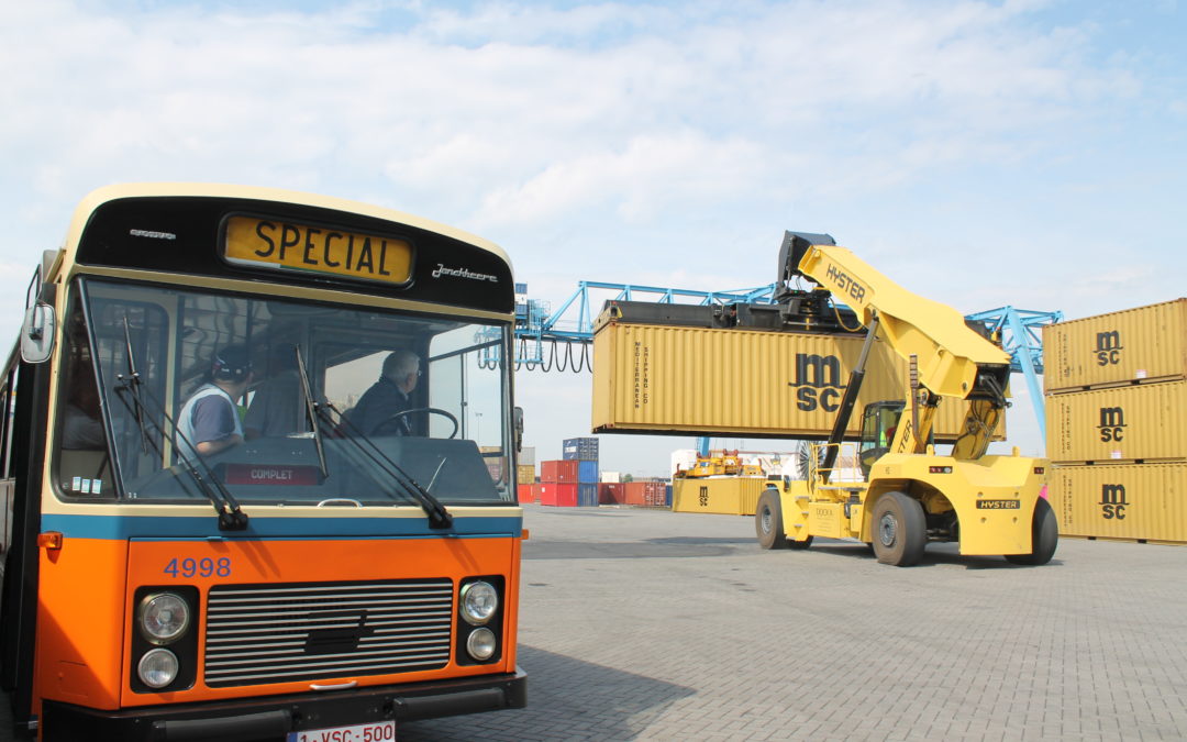 Visite du Port de Liège en bus ancêtre ce samedi