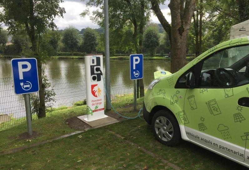 La Province a aidé à l’installation de 23 bornes de rechargement électriques pour véhicules