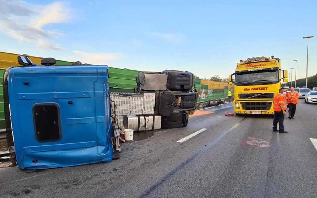 Files ce matin: un camion verse sur le flanc sur l’E40 à Herstal