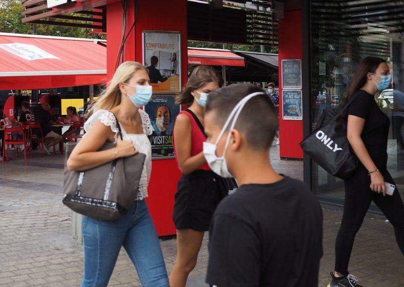 Masques obligatoires dans des zones de plusieurs mètres devant les entrées d’écoles