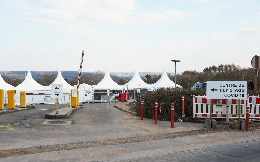 Le CHU déménage son centre de testing Covid sur le parking du Country Hall