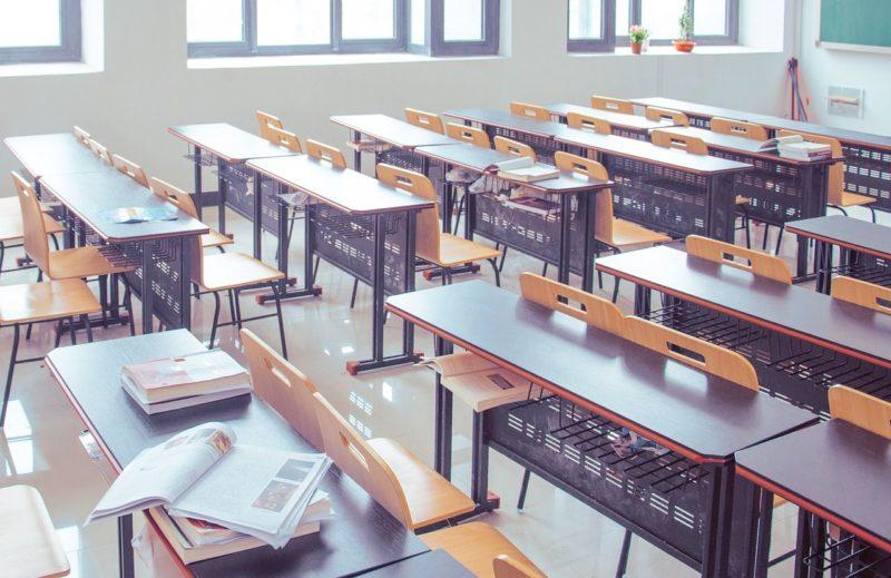 Par manque d’aération, le risque de contamination Covid serait-il trop élevé dans les écoles ?